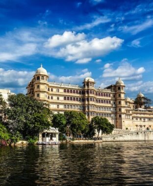freepicdownloader.com city palace view from lake udaipur rajasthan large e1751543189264